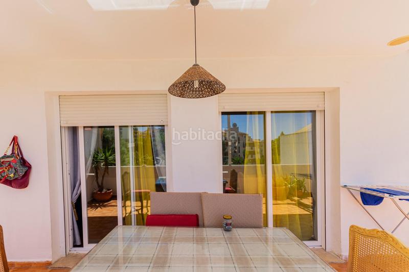 Foto 72c4b8ea-8cf0-42d5-aca9-117a81d995b0. Planta baja  con gran terraza, garaje y jardín de invierno en Riviera del Sol en Mijas