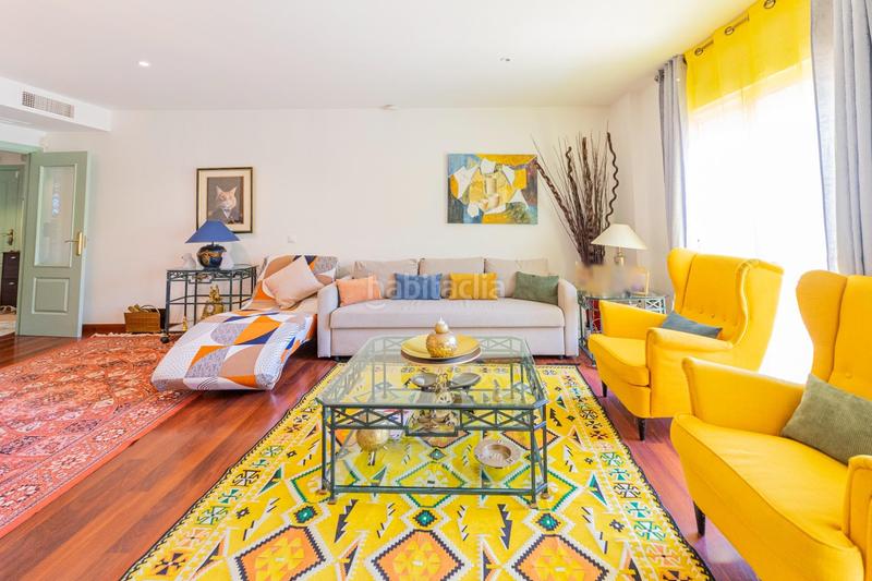 Foto f131999a-d2ba-4c78-8c85-fad2a4da079f. Planta baja  con gran terraza, garaje y jardín de invierno en Riviera del Sol en Mijas