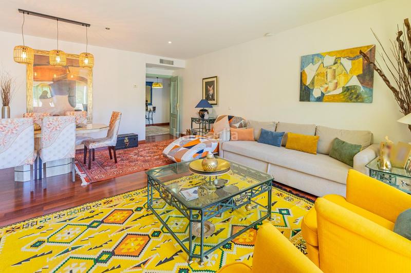 Foto f4bd0863-433d-40fe-b575-205411ec5622. Planta baja  con gran terraza, garaje y jardín de invierno en Riviera del Sol en Mijas
