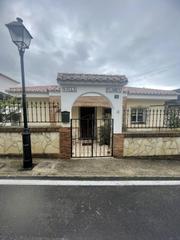 Xalet a Las Flores. Villa  moderna con gran espacio y vistas
