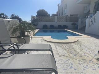 Xalet a Las Flores. Villa  moderna con gran espacio y vistas