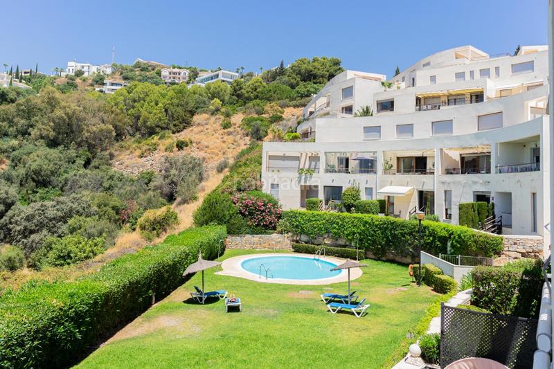 Foto 778c5a90-e5eb-4b7d-bfb9-3387bcb6fa32. Duplex avec chauffage parking piscine dans Alto de los Monteros Marbella