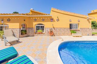 Chalet à El Faro de Calaburra - Chaparral. Chalet independiente con piscina en mijas costa