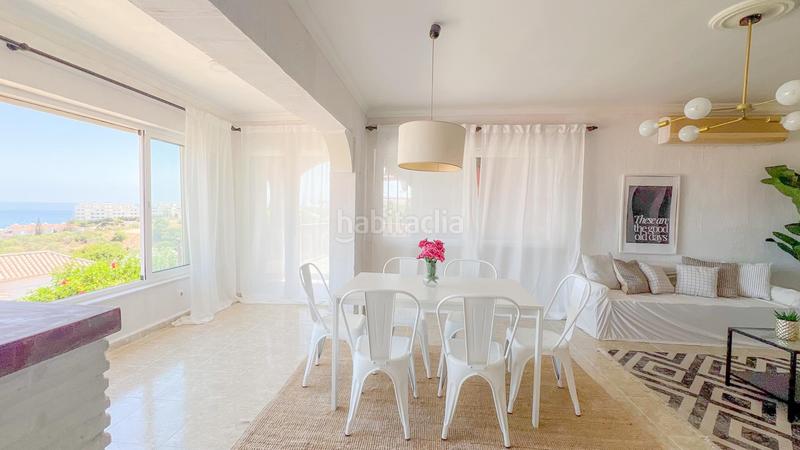 Foto 2b048515-a6e9-4933-b7a5-99d9932cc52a. Chalet villa con espectaculares vistas al mar a metros de la playa, en Mijas