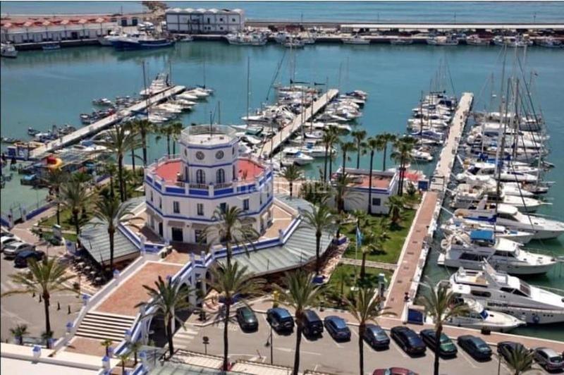 Foto 62e77533-f982-44f0-a3cd-3851703e861e. Casa adosada precioso adosado , con licencia turística en Estepona