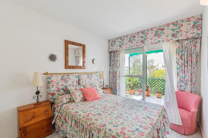 Foto 8fad3a3f-c9a5-4f2b-b387-d932113e7859. Piccolo appartamento con parcheggio piscina in Cabopino - Artola Marbella