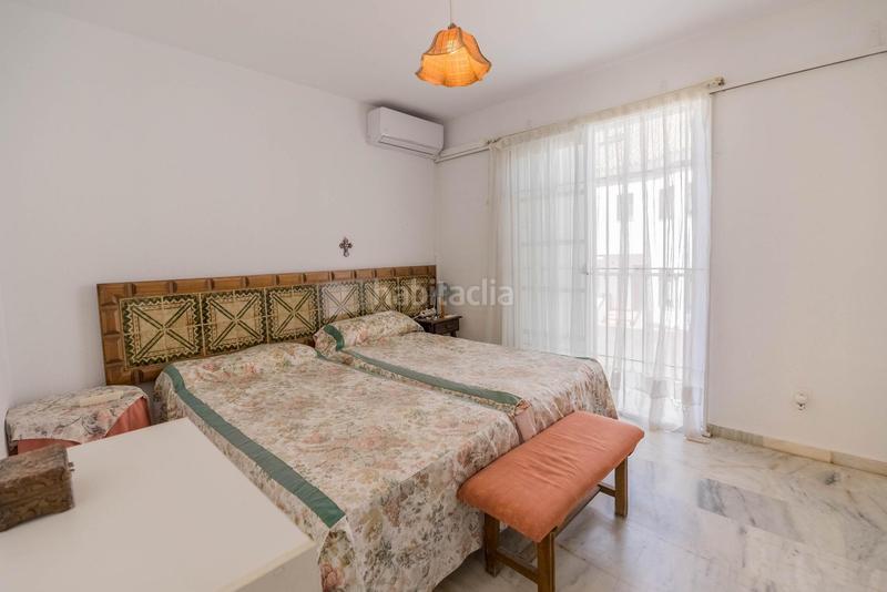 Foto 0a14efb8-a165-4dca-8880-9f0115dce0db. Casa adosada chalet adosado de 5 dormitorios con terraza y piscina comunitaria en Los Boliches, en Fuengirola