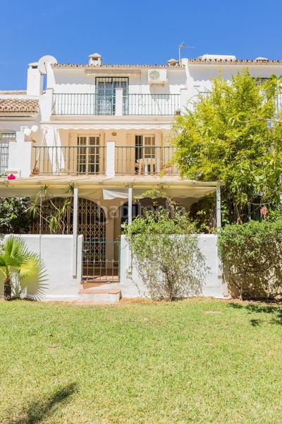 Foto 24c6f91d-3972-45b1-afd6-fac65dd7bbc4. Casa adosada chalet adosado de 5 dormitorios con terraza y piscina comunitaria en Los Boliches, en Fuengirola