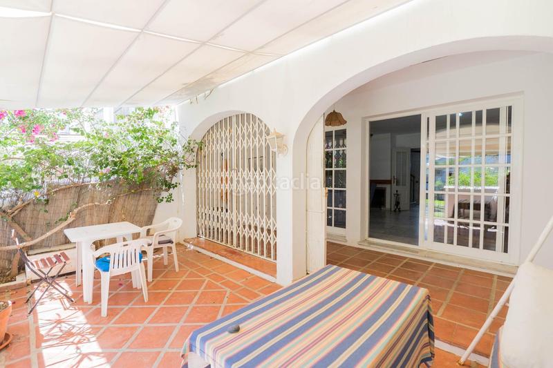 Foto 25b50b24-3458-4481-badf-e674bd721786. Casa adosada chalet adosado de 5 dormitorios con terraza y piscina comunitaria en Los Boliches, en Fuengirola