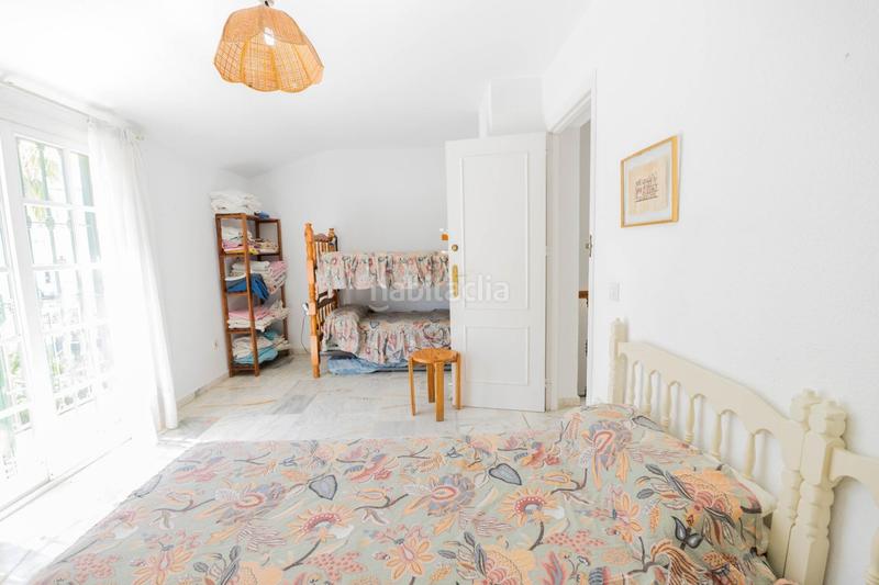 Foto 39b9e1ce-951b-4054-9b1a-d84652491255. Casa adosada chalet adosado de 5 dormitorios con terraza y piscina comunitaria en Los Boliches, en Fuengirola