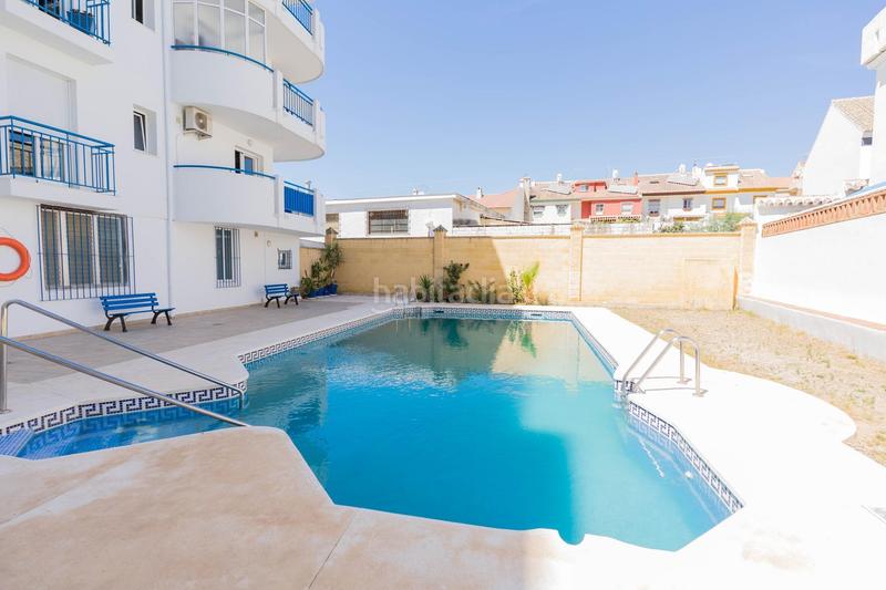 Foto 3d111f52-d9d1-4b2c-a3c7-7a1f786ee0e5. Casa adosada chalet adosado de 5 dormitorios con terraza y piscina comunitaria en Los Boliches, en Fuengirola