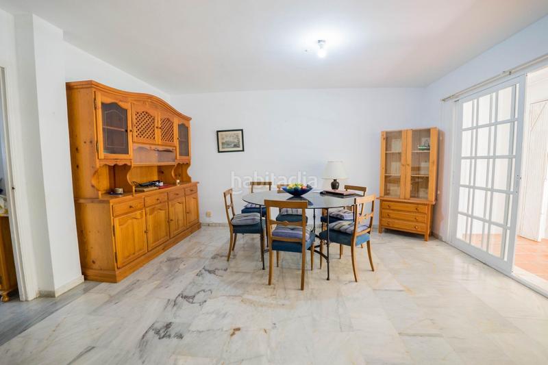 Foto 4264de8b-b036-4677-b166-391ce356f049. Casa adosada chalet adosado de 5 dormitorios con terraza y piscina comunitaria en Los Boliches, en Fuengirola