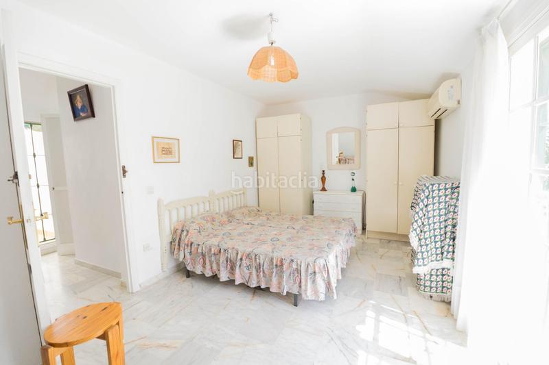 Foto 7a2f888b-6a33-4d96-b989-9f01f8084104. Casa adosada chalet adosado de 5 dormitorios con terraza y piscina comunitaria en Los Boliches, en Fuengirola