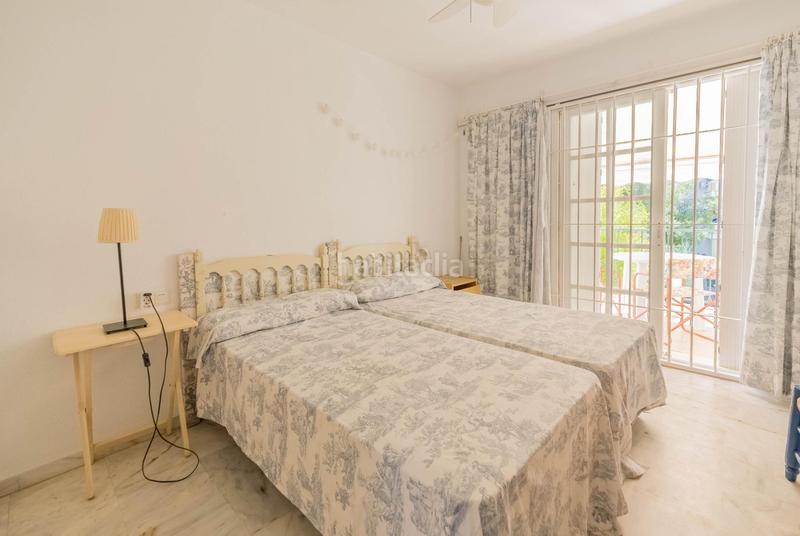 Foto 858967e0-6e62-4b5e-ac00-5a4e418c5a33. Casa adosada chalet adosado de 5 dormitorios con terraza y piscina comunitaria en Los Boliches, en Fuengirola