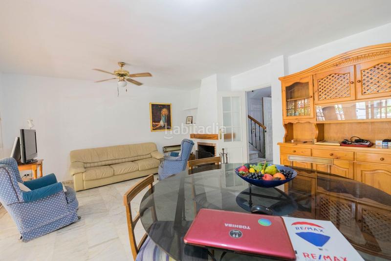 Foto a62e624f-ade5-4867-a532-2b26e8a1bc12. Casa adosada chalet adosado de 5 dormitorios con terraza y piscina comunitaria en Los Boliches, en Fuengirola