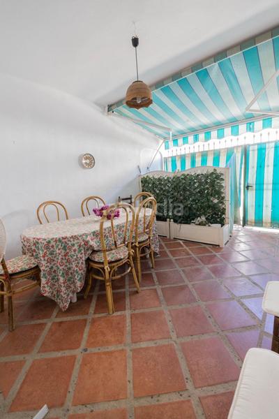 Foto bbe867b4-8e1b-41c9-ae0a-cc714fed3cb7. Casa adosada chalet adosado de 5 dormitorios con terraza y piscina comunitaria en Los Boliches, en Fuengirola