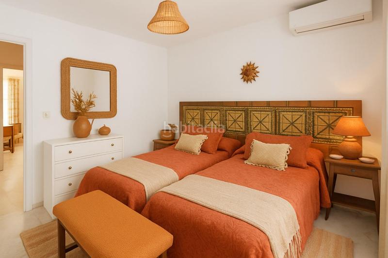 Foto ea4462af-ae87-4ece-83cf-0222199275f8. Casa adosada chalet adosado de 5 dormitorios con terraza y piscina comunitaria en Los Boliches, en Fuengirola