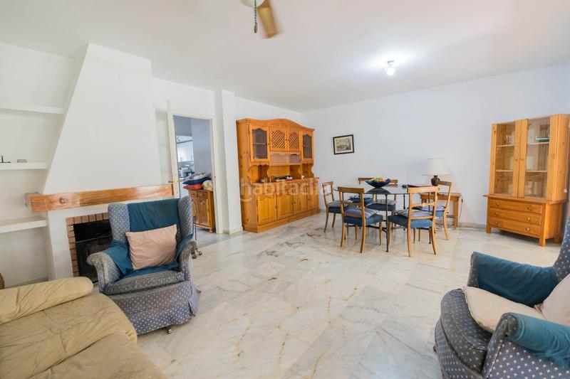 Foto f32690a6-4aa2-461a-9e40-f9b9e33c26d0. Casa adosada chalet adosado de 5 dormitorios con terraza y piscina comunitaria en Los Boliches, en Fuengirola