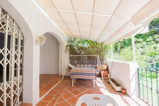 Reihenhaus in Los Boliches. Chalet adosado de 5 dormitorios con terrazas y piscina en los bo
