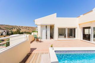 Ático  Calle buitre-cerros aguila. Luminoso ático con piscina privada y vistas al golfmar