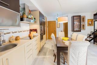 Apartament a Manantiales-Estación de Autobuses. Piso en torremolinos planta baja con terraza y parking  cerca de