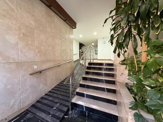 Apartament a El Molinillo - Capuchinos. Amplio y luminoso piso en venta en capuchinos, málaga. listo par