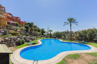 Apartament  Reserva 2 fase. Ático de lujo con solárium privado y vistas a la montaña en marb