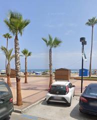 Location Local commercial à Playa de los Boliches. Local en traspaso oportunidad de negocio en primera línea de pla
