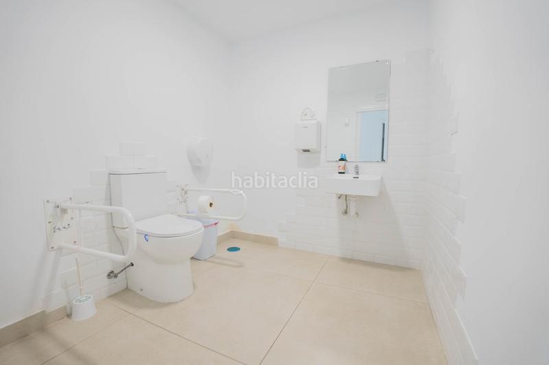 Foto b4a24996-7498-4ec0-a47e-549a67a7c88f. Lloguer local comercial a Los Boliches Fuengirola