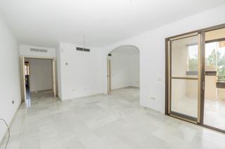 Apartamento  Calle de salvador allende. Exclusivo piso en venta la carihuela torremolinos.