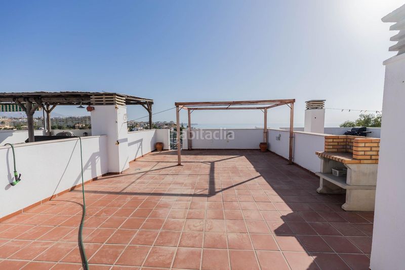 Foto d950ad32-f3b1-4e4e-a1c2-d8fdd7ef2e74. Àtic amb aparcament piscina a Calahonda Mijas