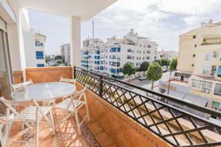 Pis a Los Árboles. Piso muy soleado con piscina y garaje en las lagunas