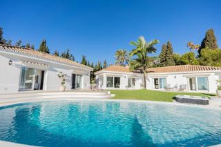 Chalet in Campo de Mijas. Exclusiva villa de lujo en la sierrezuela con vistas panorámicas