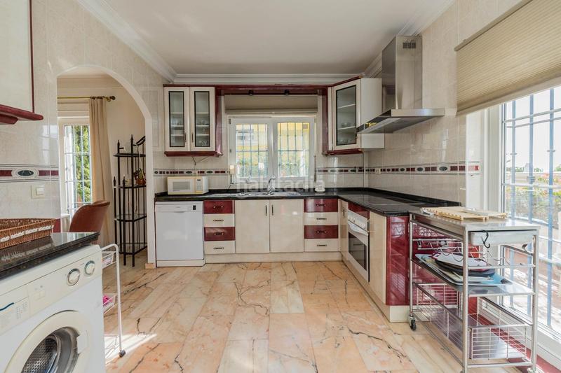 Foto 1565cbd0-9c7b-4db3-bb22-57e4e52c1bc2. Chalet with parking pool in Castillo Sohail - Myramar Fuengirola