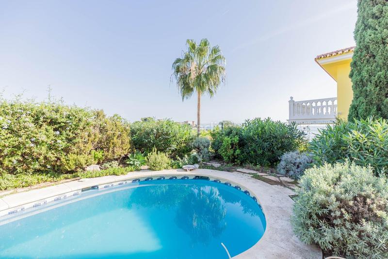 Foto 233778b0-b727-4e94-9064-4dd6c38b6f13. Chalet with parking pool in Castillo Sohail - Myramar Fuengirola