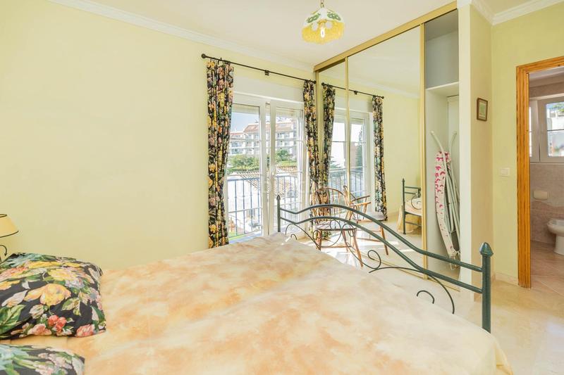 Foto 347ad13b-c587-4658-ab41-10cf5ea60689. Chalet with parking pool in Castillo Sohail - Myramar Fuengirola