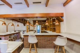 Location Local commercial à Puerto Deportivo. Oportunidad única de traspaso a sólo 50 metros de la playa!  loc