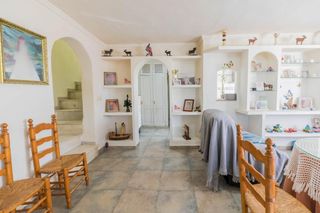 Country house in Tolox. Encantadora casa con terreno en tolox, costa del sol