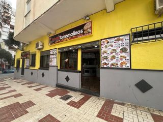 Lloguer Local Comercial a Loma de los Riscos. Traspaso de kebab  pizzería en pleno centro de torremolinos