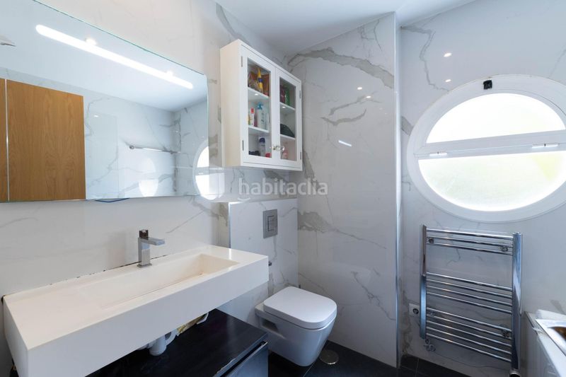 Foto 254d0b15-3b16-4641-a6cd-e4e604d23a6d. Dúplex amb aparcament piscina a Nueva Andalucía centro Marbella