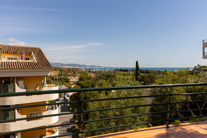 Foto 8828f6e9-6e22-4191-9c1b-c8a642ff5182. Dúplex amb aparcament piscina a Nueva Andalucía centro Marbella