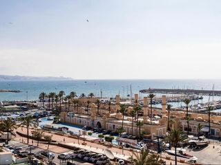 Estudio en Puerto Deportivo. Estudio en primera línea de playa en hotel las palmeras  fuengir