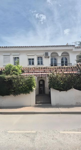Foto f1bbb722-b58f-4825-a959-2f45a65b3de6. Casa amb piscina a Las Cañadas Mijas