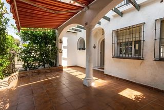 Casa en Las Cañadas. Chalet adosado en calle águila  urbanización colina blanca, las