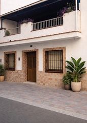 Casa a Playa de los Boliches. Una de las últimas casas en los boliches vive a un paso del mar