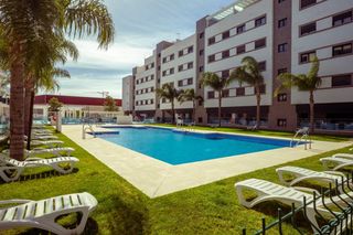 Apartament a Los Ríos. Exclusivo apartamento de diseño en fuengirola con terraza, pisci