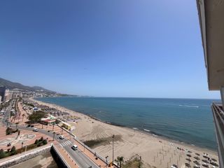 Apartament a Puerto Deportivo. Piso con licencia turística en primera línea de playa