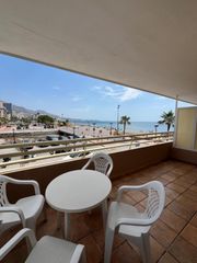 Apartamento en Puerto Deportivo. Piso luminoso con licencia turística en primera línea de playa