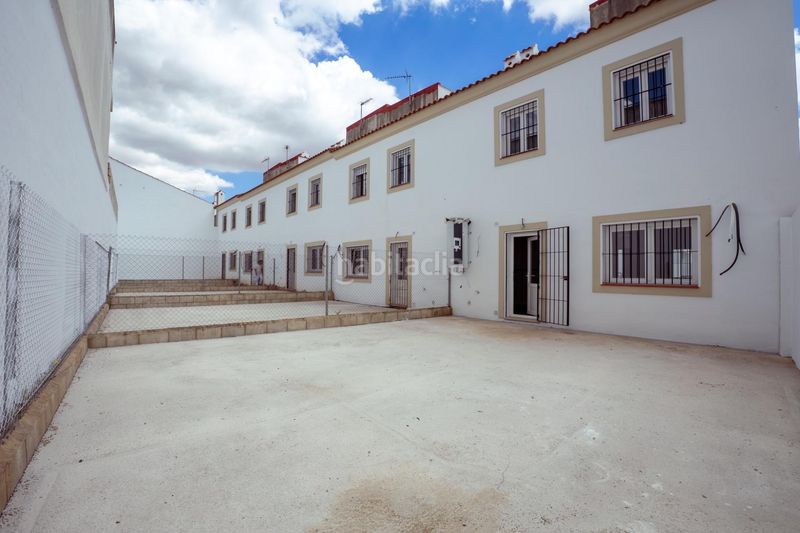 Foto 922c7e7d-c889-4950-adfb-b60de55aff35. Casa adossada amb aparcament a Campillos