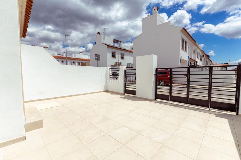 Foto bf70e361-b3a3-4c0e-ba0a-1839135189f9. Casa adossada amb aparcament a Campillos